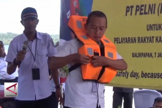 Jaket keselamatan dari Pelni untuk Pelra