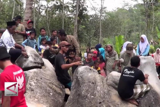 Batu unik  mengeluarkan berbagai unsur bunyi