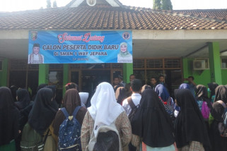 Pengumuman penerimaan siswa baru di SMAN 1 Way Jepara ditunda
