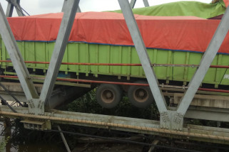 Jembatan Mesuji Ambles