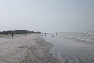 Pantai Mutiara Baru Lampung Timur Ramai Dikunjungi Antara