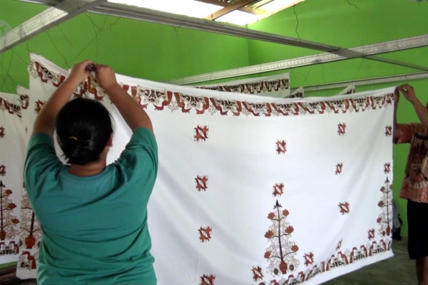 Mengenal Benang Bintik batik  khas Kalimantan  Tengah 