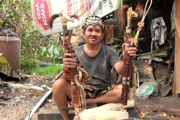 Mengenal Mandau Pusaka Dan Senjata Khas Suku Dayak Kalimantan Tengah My Xxx Hot Girl