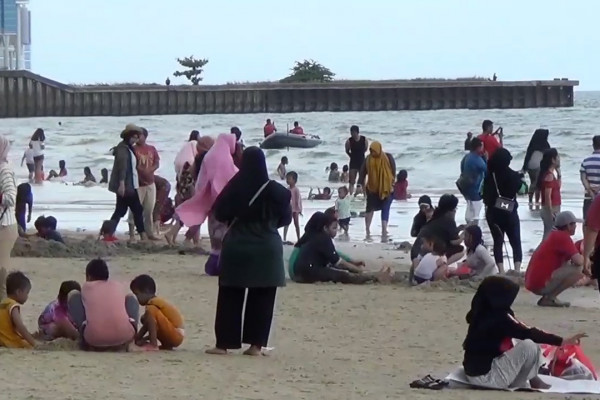 Wisatawan padati pantai-pantai di Kota Balikpapan