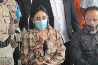 Artis VS minta maaf