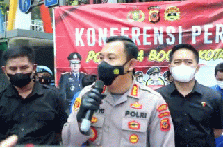 Penangkapan komplotan penipu berkedok wisatawan asing