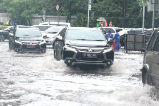 Hujan lebat, Jalan Agus Salim Jakarta Pusat terendam banjir