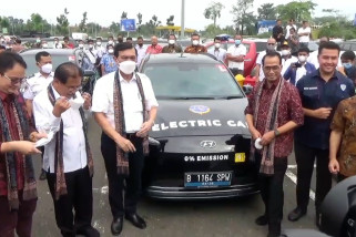 Tiga menteri sosialisasi kendaraan listrik di Jambi