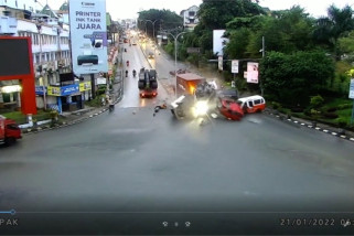 Rekaman video tabrakan beruntun di Simpang Rapak, 4 tewas