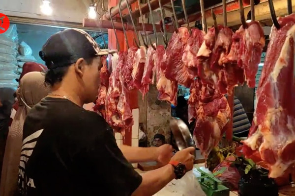 Meski harga naik, pedagang daging di Pandeglang tetap ramai pembeli