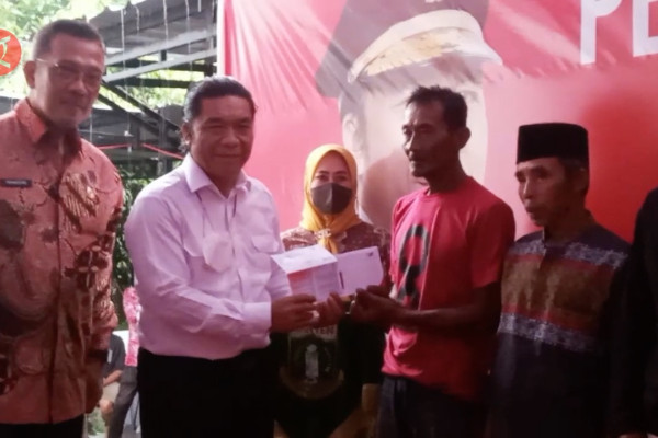 Pemprov Banten salurkan BLT BBM bagi 7.940 KPM di Pandeglang