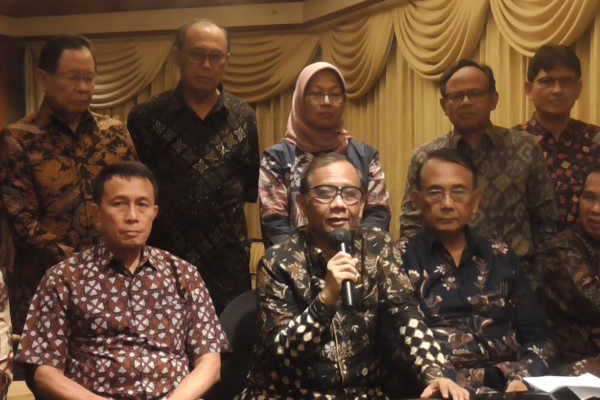 Tim penyelesaian pelanggaran HAM berat rapat perdana di Surabaya