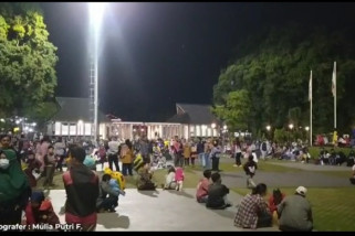 Suasana malam tahun baru di Alun-Alun Kota Bogor