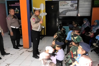 Pengenalan aturan dan budaya tertib lalu lintas pada siswa PAUD Malang