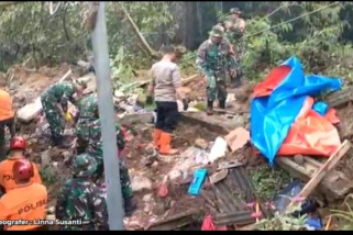 Longsor tebing penahan tanah rel KA di Empang Bogor 2 orang meninggal