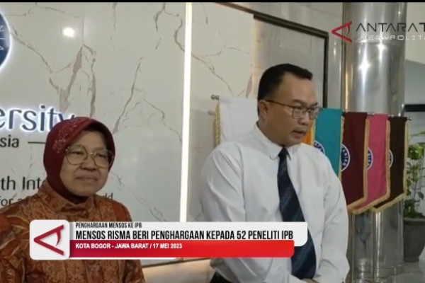 Mensos Risma Beri Penghargaan 52 Orang Peneliti IPB Yang Bantu ...