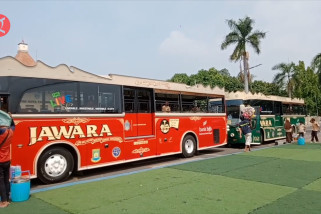 Siswa SD diajak kenali Kota Tangerang dengan naik Bus Jawara