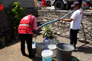 PMI Gorontalo distribusikan air ke dua desa yang alami kekeringan