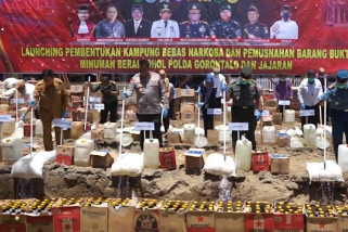 Polda Gorontalo musnahkan puluhan ribu botol minuman keras