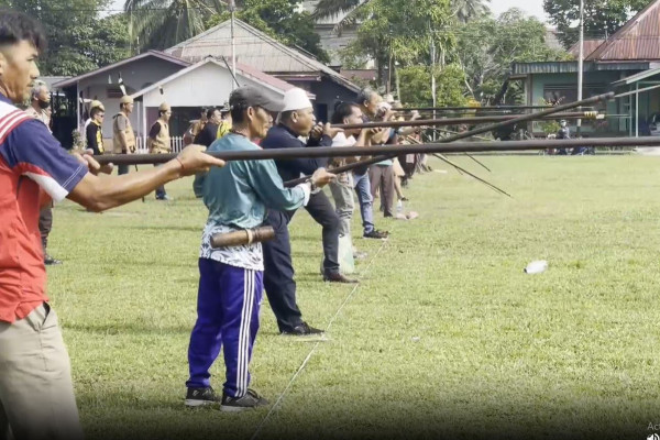 Melihat Lomba Tradisional Sumpit Khas Suku Dayak Video Antara News