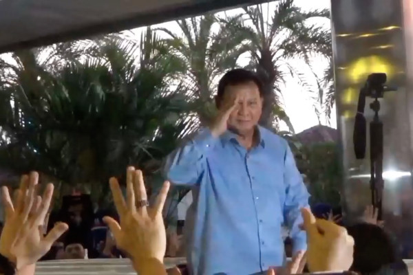 Prabowo sulut semangat ratusan kader Partai Demokrat di Madiun