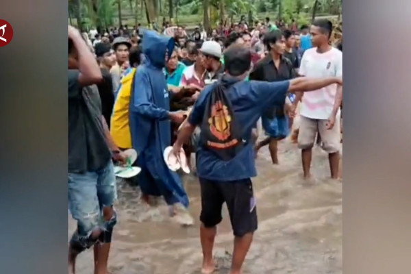 Banjir dan longsor terjang Bima, dua korban meninggal dan enam hilang