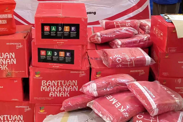 Kemensos salurkan bantuan bagi warga terdampak banjir rob Kupang