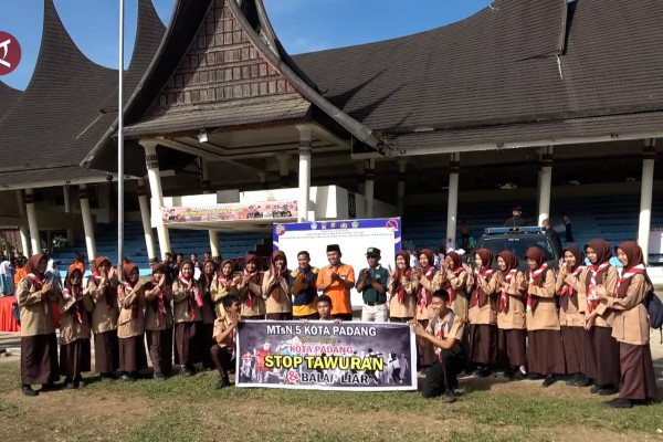 Pelajar di Padang deklarasikan antitawur dan balap liar