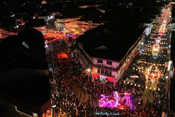 Pawai lampion Cap Go Meh sepanjang 4 km digelar di Singkawang