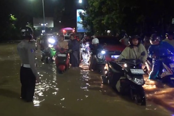 Banjir landa Kabupaten Maros hingga akses jalan antar provinsi lumpuh