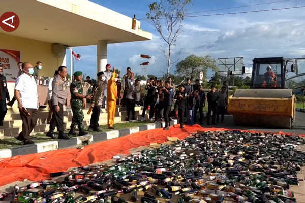 Polda Kaltara musnahkan 4,5 kg sabu dan 907 botol miras ilegal