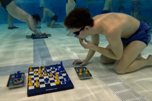 Adu cerdas dalam kolam, Belanda dominasi kejuaraan Catur Bawah Air