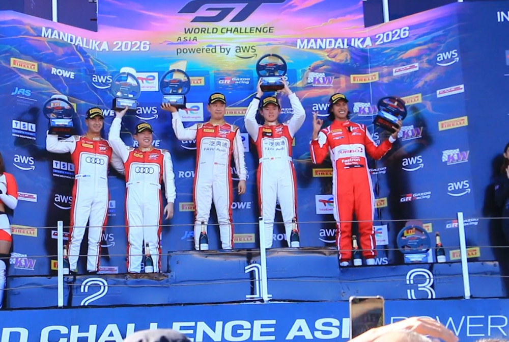 Sean Gelael raih podium ketiga pada race 1 GT WCA Mandalika