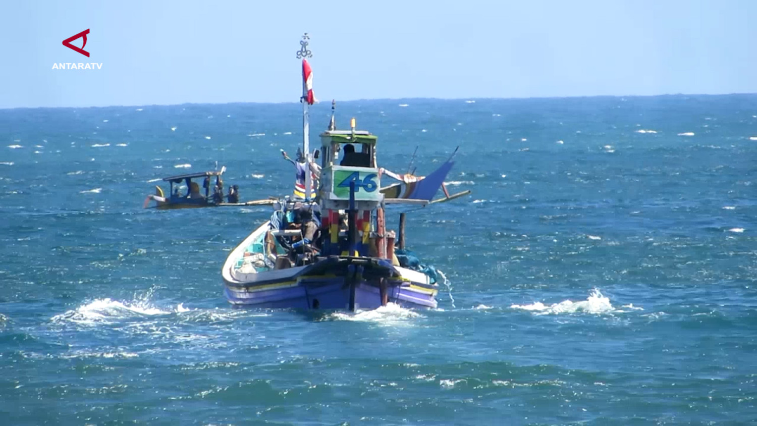 BPBD imbau nelayan waspadai gelombang tinggi di laut selatan Jember